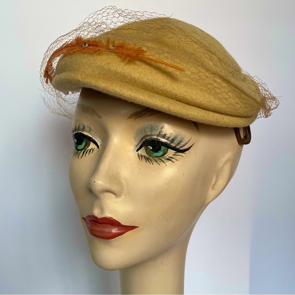 Vintage 50s Beret Feather Fascinator